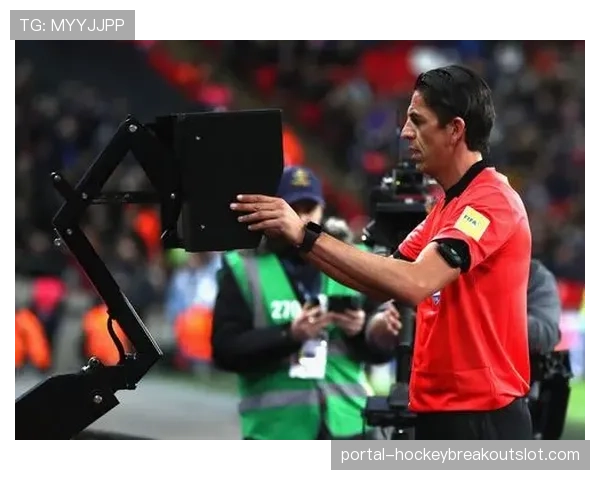 红牛竞技场欧洲杯后改造完成，VAR监控室混合采访区达标